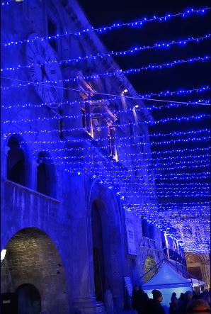 Natale, tutti con naso all’insù <br> per l’accensione delle luminarie <br> <span> (Foto e video)