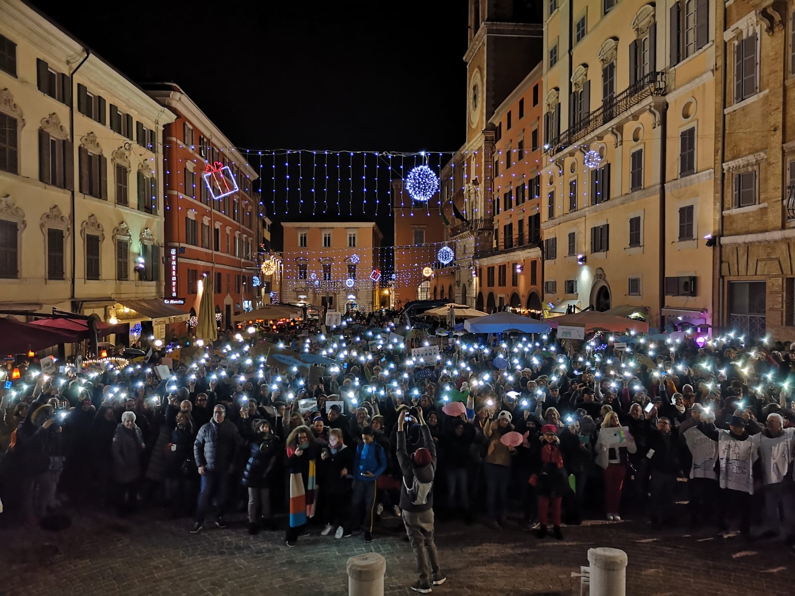 Dopo Ascoli, le sardine ad Ancona <br> «Piazze più forti della Bestia» <br> <span> (Le foto)