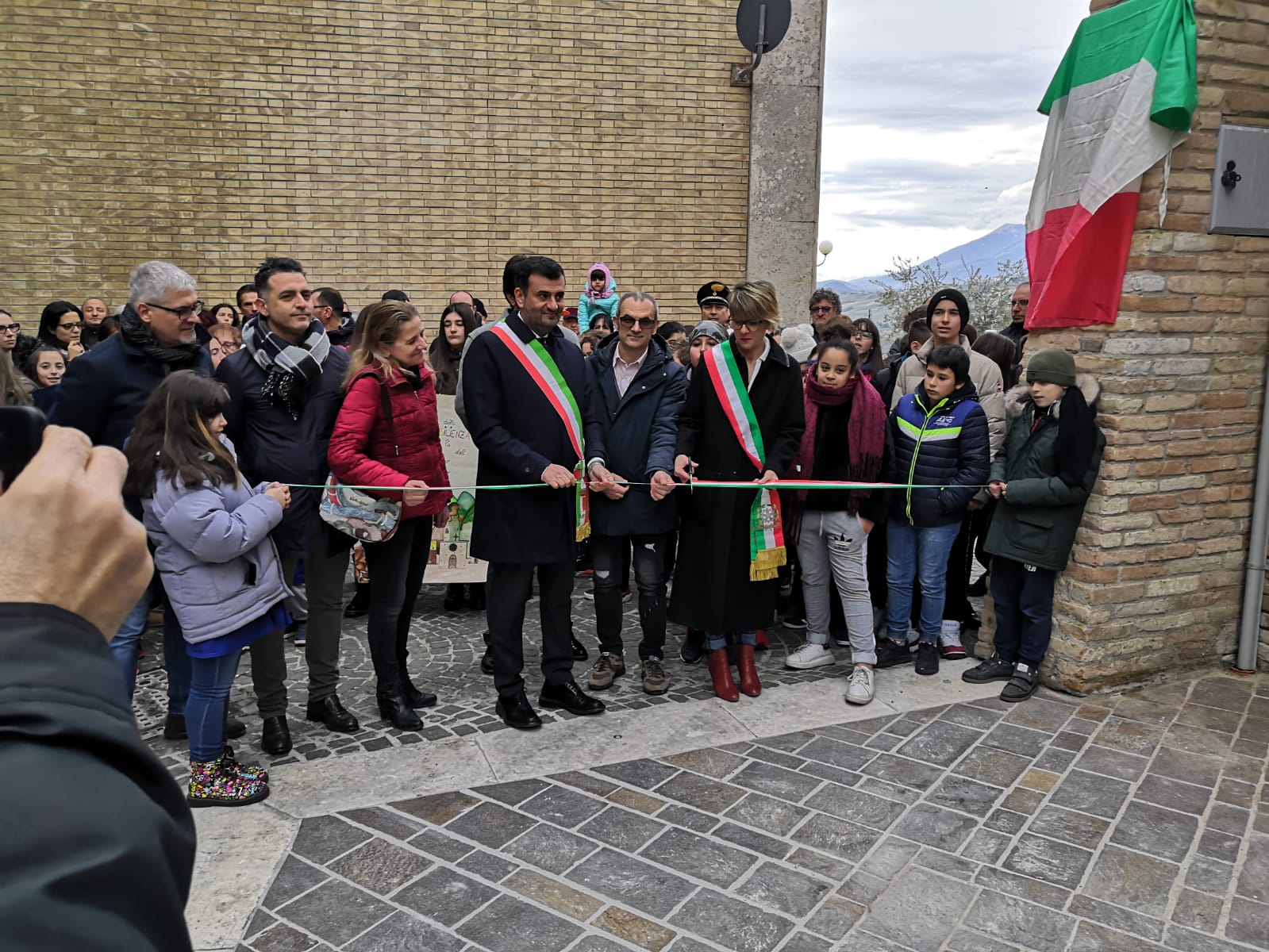 Inaugurata <br> Piazza “Magnitudo 6.5”, <br> lo spazio che ricorda <br> la tragedia del sisma (Le foto)