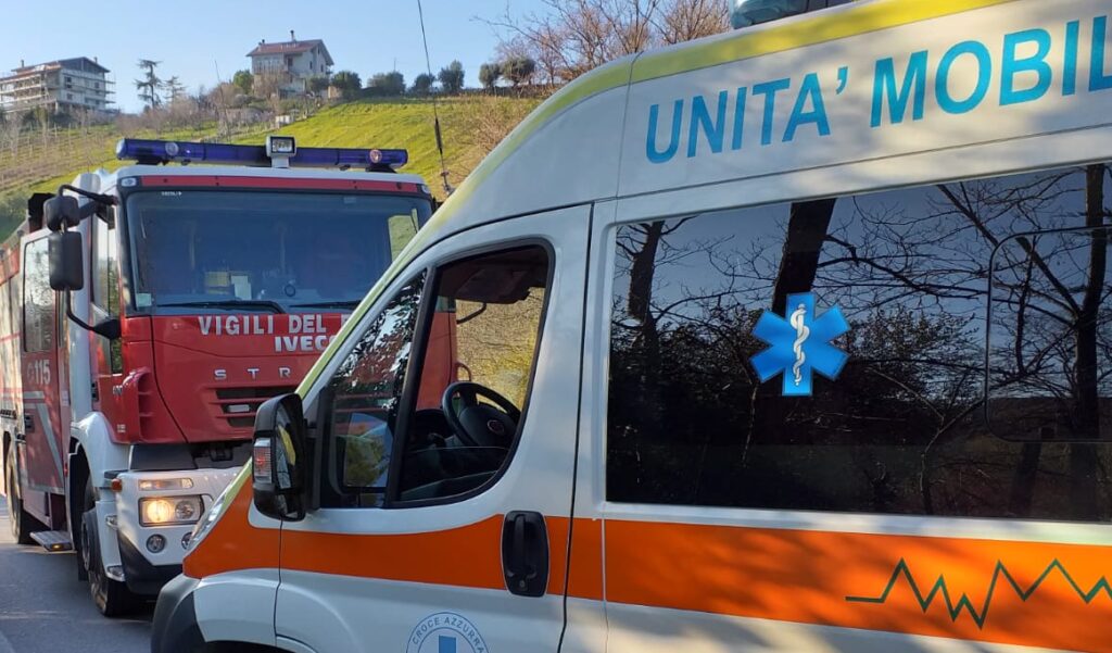 Scontro tra autobus di linea e camper sulla Salaria, tre persone in ospedale