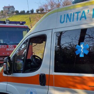 Scontro tra autobus di linea e camper sulla Salaria, tre persone in ospedale