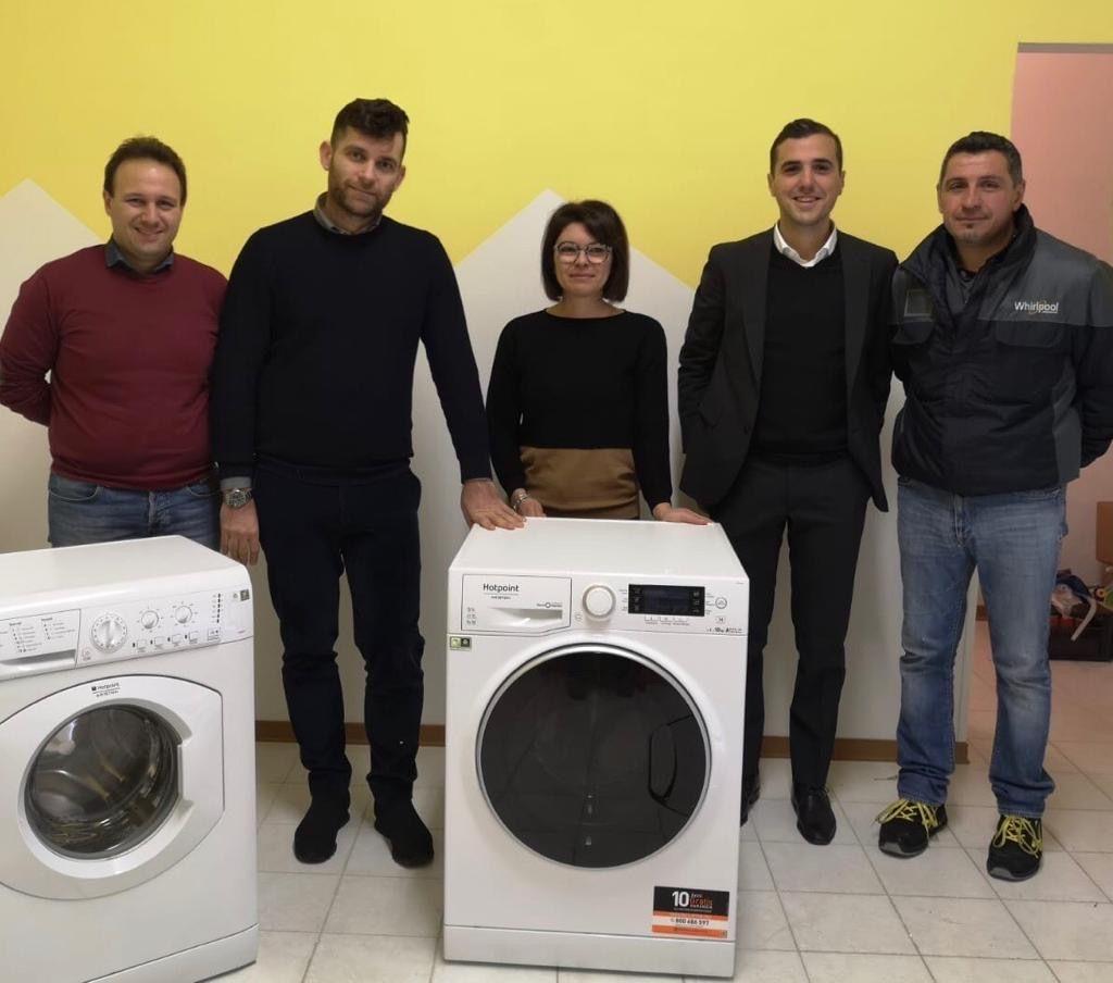 La Whirlpool dona due lavatrici<br> alle scuole di Comunanza La Whirlpool dona due lavatrici<br> alle scuole di Comunanza