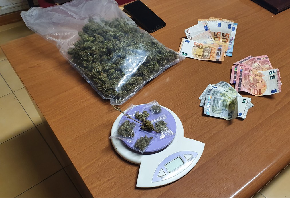 Droga nel garage di casa: <br> arrestato un 21enne