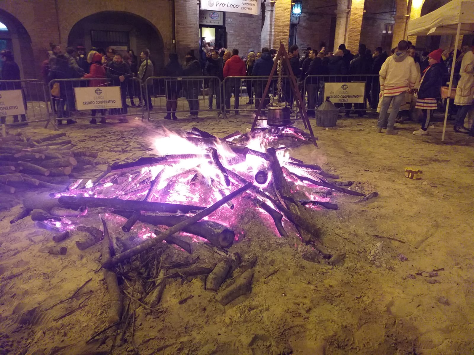 Lanciato il Carnevale 2020, <br> un migliaio di persone <br> al veglionissimo di Sant’Antonio <span> (Le foto)