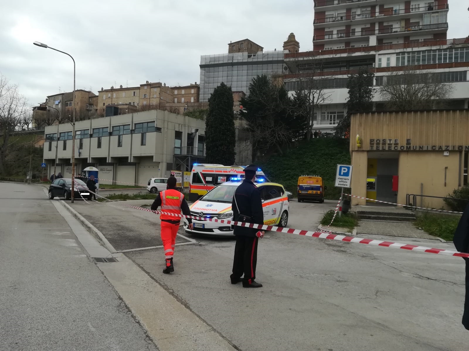 Rapina all’ufficio postale, esplosi <br> colpi d’arma da fuoco: <br>nel mirino il portavalori