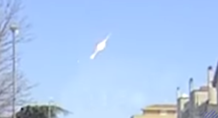 Un meteorite nel cielo <br> finisce in mare <span>(Video)