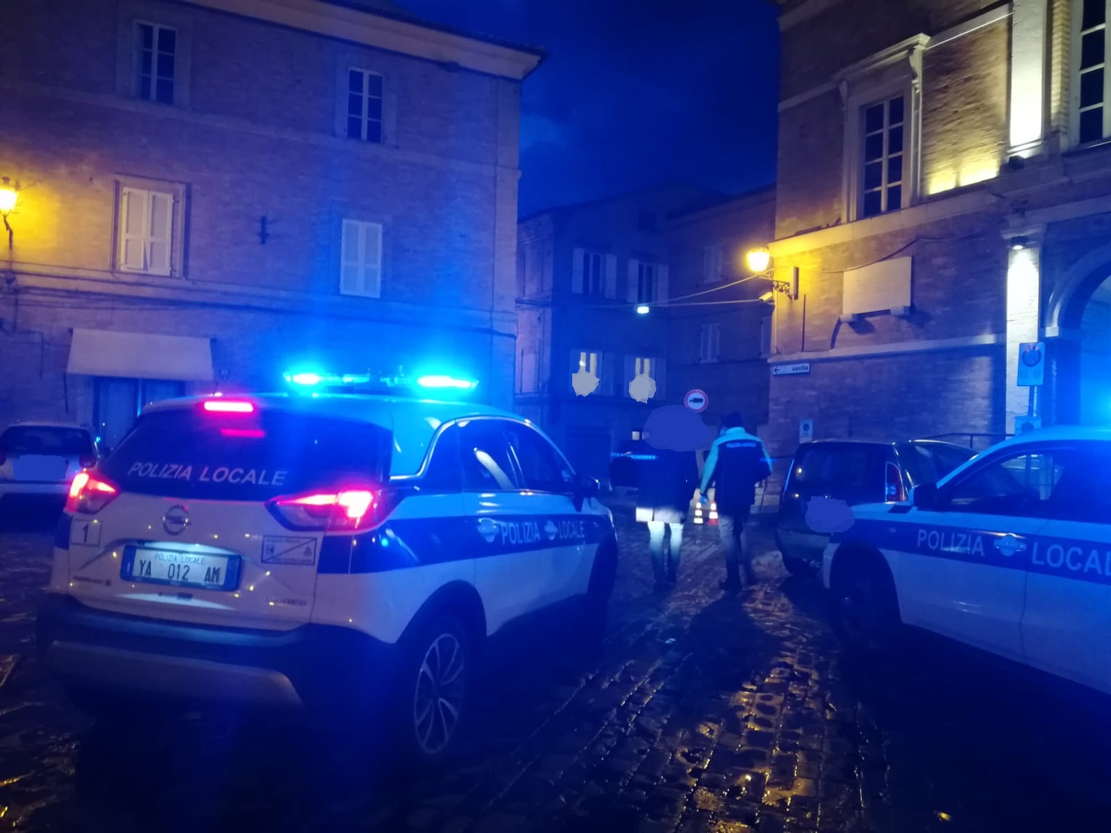 Un malore lo stronca mentre fa lezione <br>in videoconferenza: muore insegnante a 58 anni
