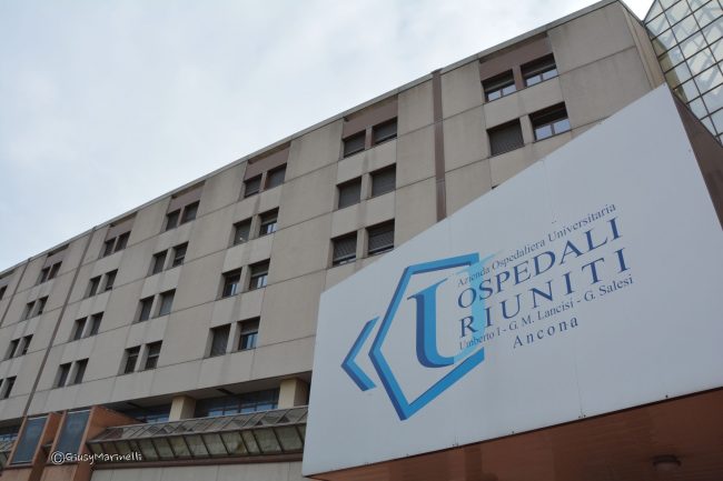 Emergenza Coronavirus, <br> primi due dimessi da Torrette: <br> «Staranno in convalescenza a casa»