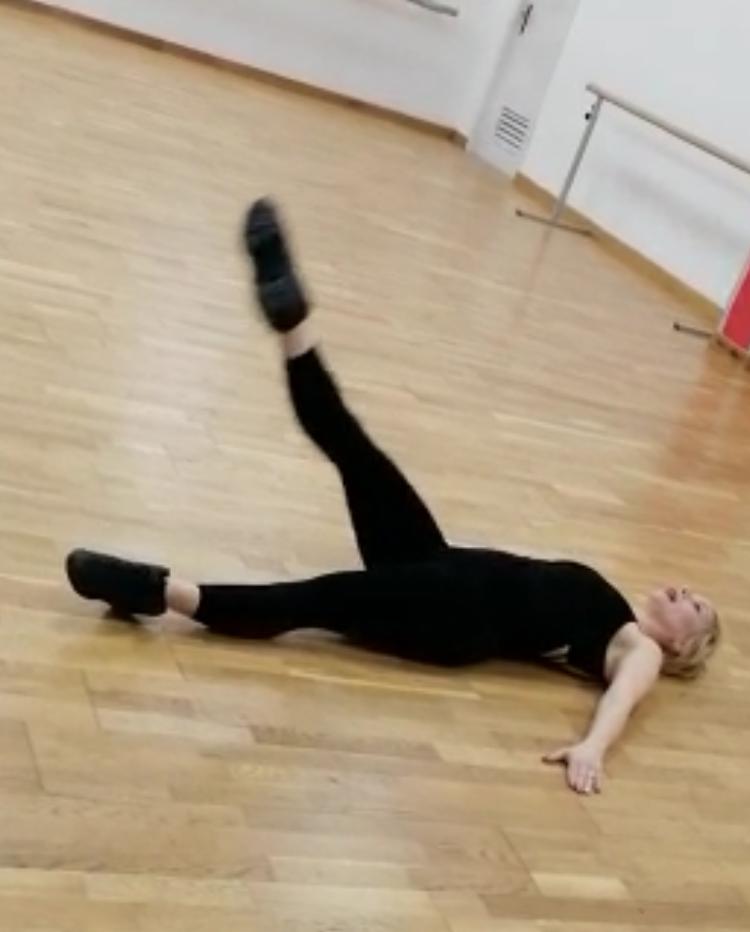 Vietato stare sul divano: <br> i ragazzi studiano, fanno ginnastica <br> e lavoretti sul web <span> (Video) </span>