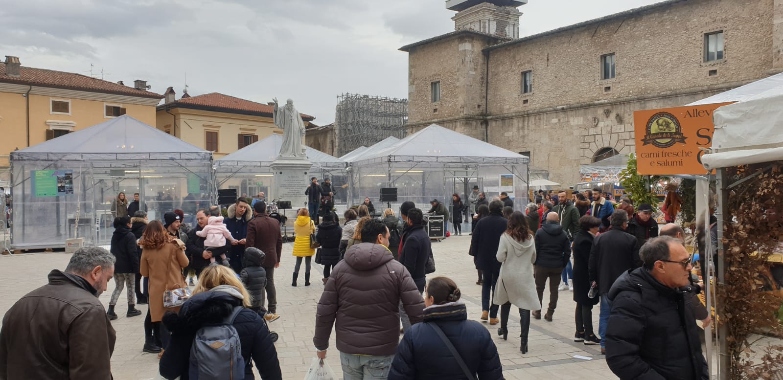 Il profumo di tartufo <br> chiama il Piceno <br> per “Nero Norcia”