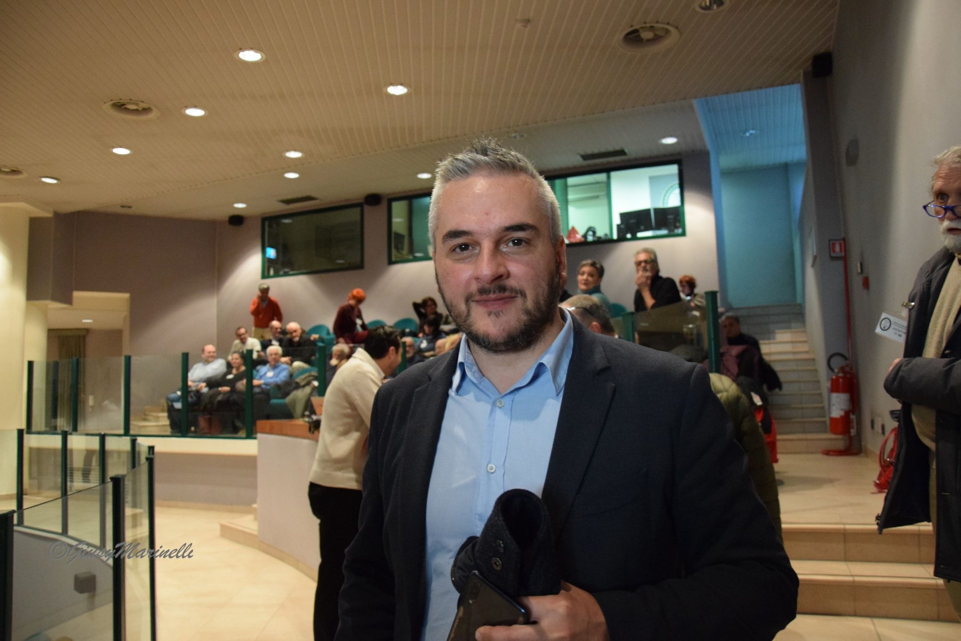 Covid 19, lava la macchina <br> all’autolavaggio, <br> il sindaco segnala alla Municipale