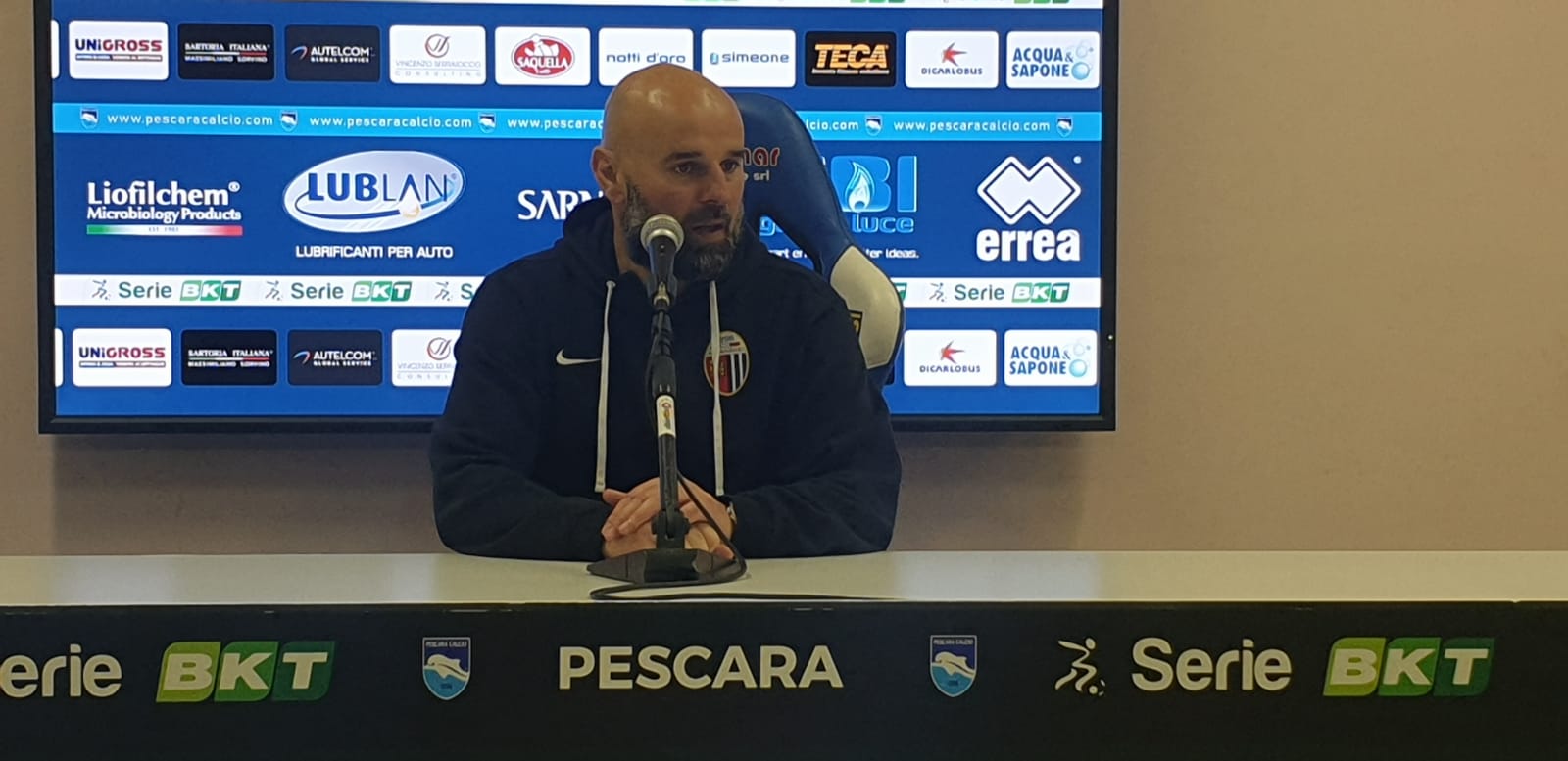 Stellone: «Abbiamo smesso di giocare» <br> La squadra da stasera in ritiro