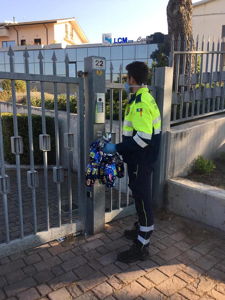 Truffa dell’uovo di Pasqua: si spacciano per volontari della Protezione Civile
