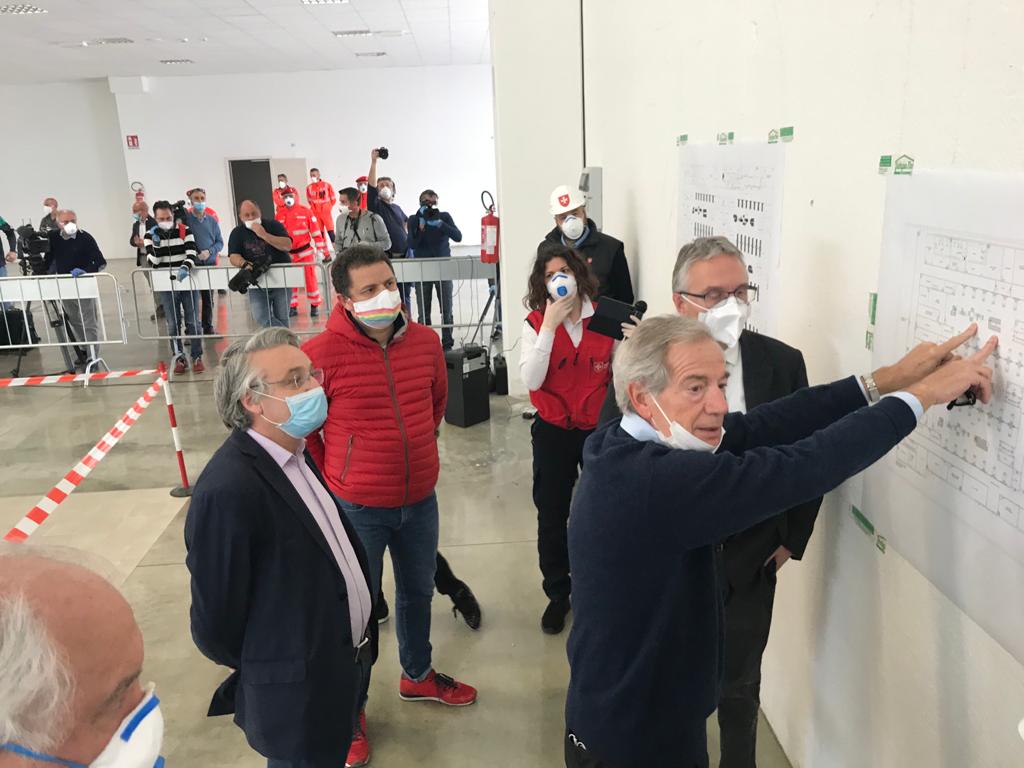 Bertolaso svela il progetto Civitanova: <BR> «Ospedale-astronave come a Milano» <br> <span> (Foto e video)