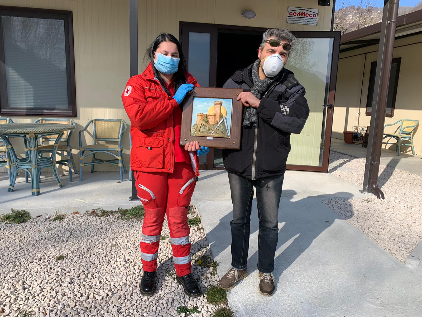 La Croce Rossa porta <br> uova di Pasqua ai terremotati <br> E l’artista Caponi dona un’opera La Croce Rossa porta <br> uova di Pasqua ai terremotati <br> E l’artista Caponi dona un’opera