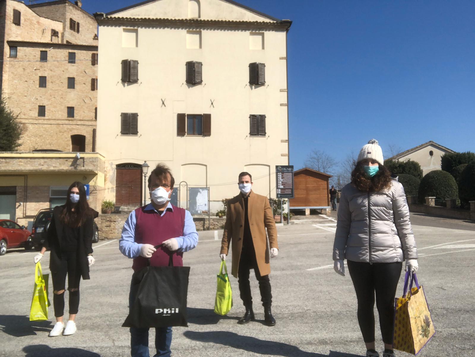 A Cossignano l’aiuto <br> dell’associazione giovanile <br> “Ferax Cossinea” A Cossignano l’aiuto <br> dell’associazione giovanile <br> “Ferax Cossinea”