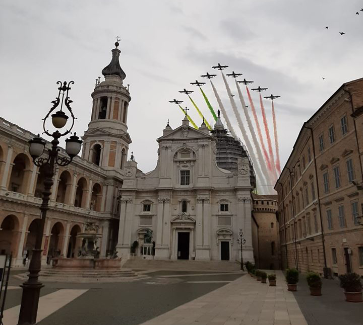 Spettacolo Frecce Tricolori: <br> la pioggia fa anticipare il sorvolo <br> (Foto e video)