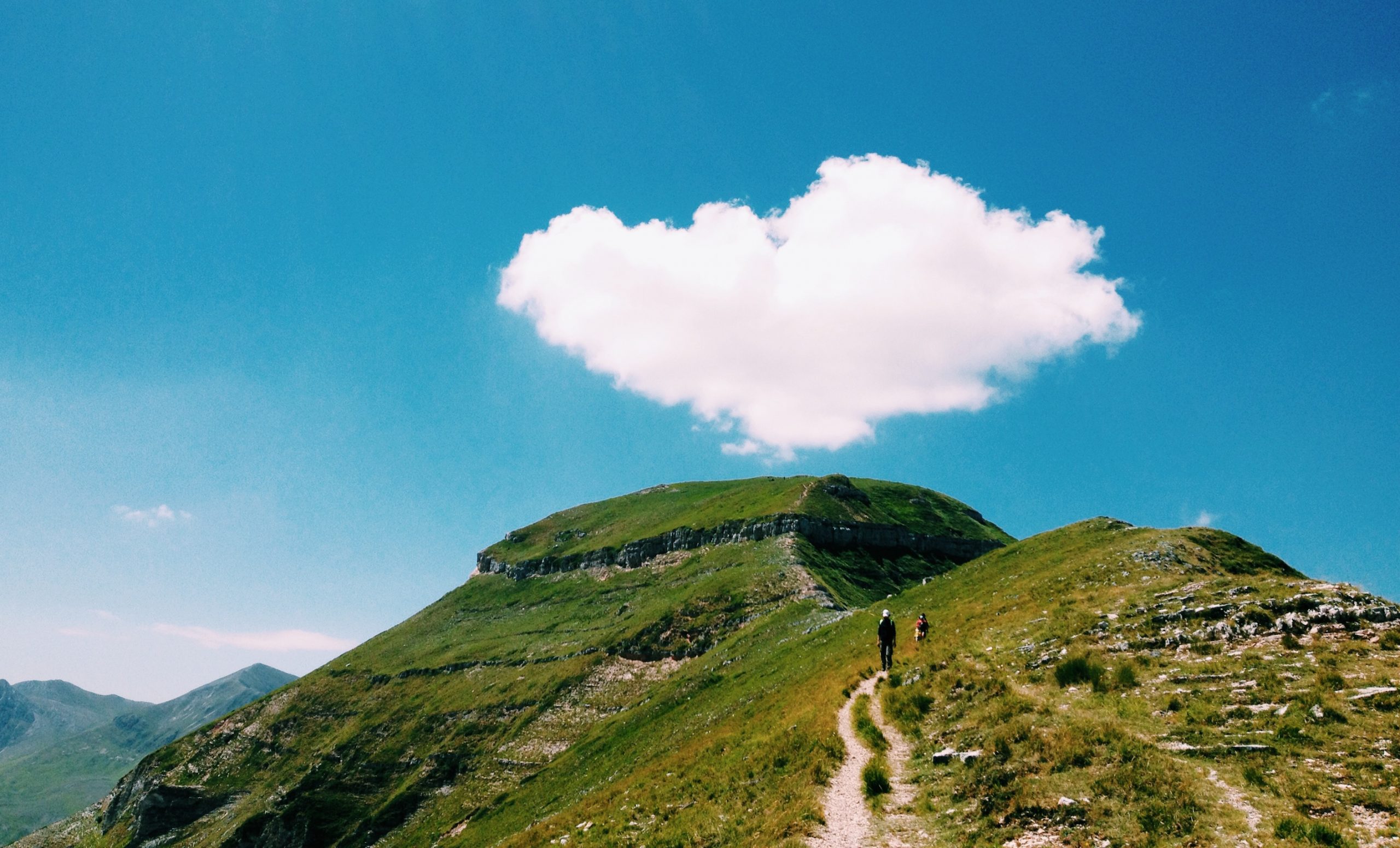 «Non gettate mascherine, <br> i Sibillini vanno amati» <br> Il futuro della montagna <br> sotto il segno di de La Sale «Non gettate mascherine, <br> i Sibillini vanno amati» <br> Il futuro della montagna <br> sotto il segno di de La Sale