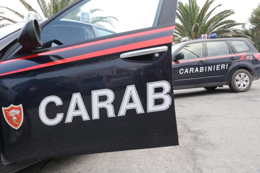 I Carabinieri li sorprendono nel ristorante: sanzionati il titolare e altre 5 persone