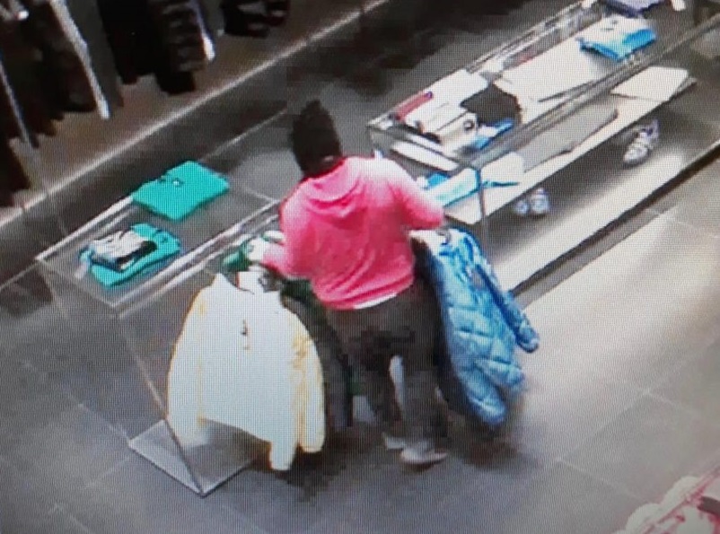 Giovane arrestato e caccia ai complici: <br> mani sulla banda che aveva colpito <br> pure a Grottammare Giovane arrestato e caccia ai complici: <br> mani sulla banda che aveva colpito <br> pure a Grottammare