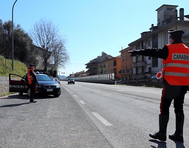 Non si ferma all’alt dei Carabinieri: <br> spettacolare inseguimento in auto, poi l’arresto