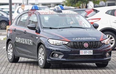 Donna ricattata da tre uomini: <br> «Ci devi pagare 5.000 euro» <br> Lei denuncia e scattano gli arresti