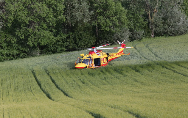Cade da un’altezza di 4 metri: <br> 61enne al Torrette con “Icaro”