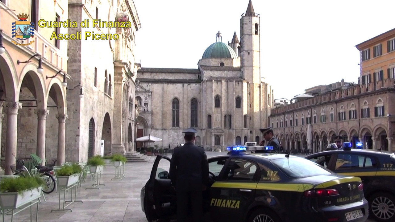 Due “truffatori sentimentali” <br> smascherati dalla Guardia di Finanza <br> <span> (Foto e video)