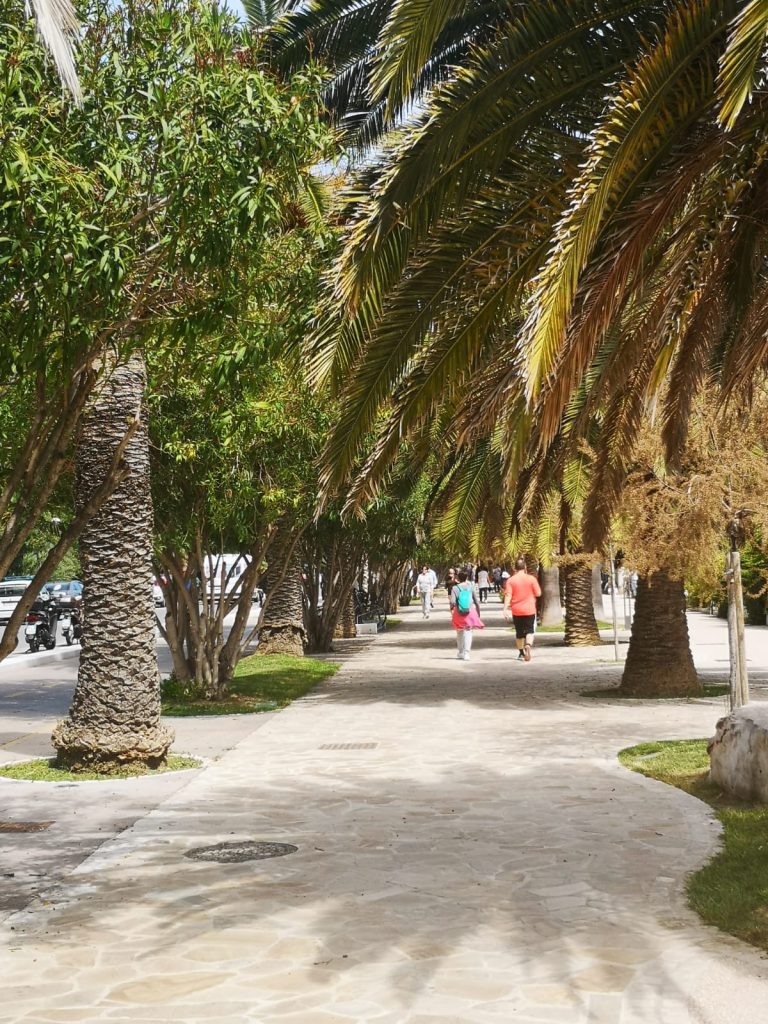 Primo sabato di Fase 2 on the beach: <br> bene le distanze di sicurezza, <br> male il decoro <span> (Foto e video)