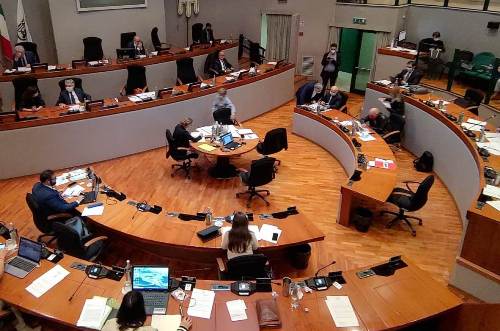 Manovra da 210 milioni, <br>approvate le delibere: <br>ecco le misure della Regione