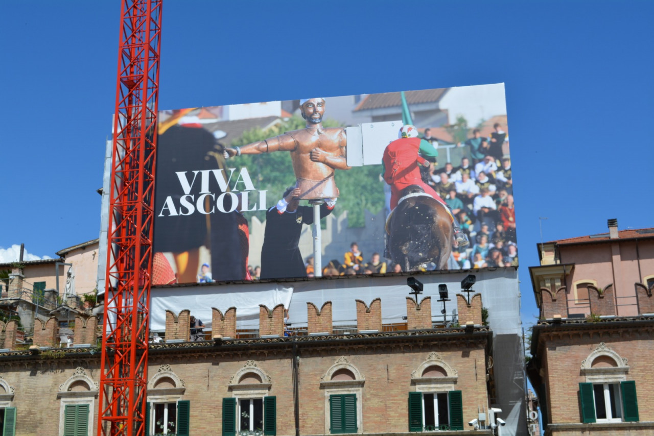 Quintana in stand by, <br> ma in Piazza del Popolo <br> è sempre viva