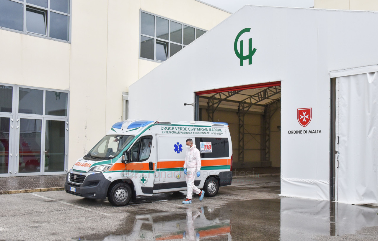 Dimesso anche l’ultimo paziente, <br> cala il sipario sul Covid Hospital <br> «Ora siamo molto più preparati»