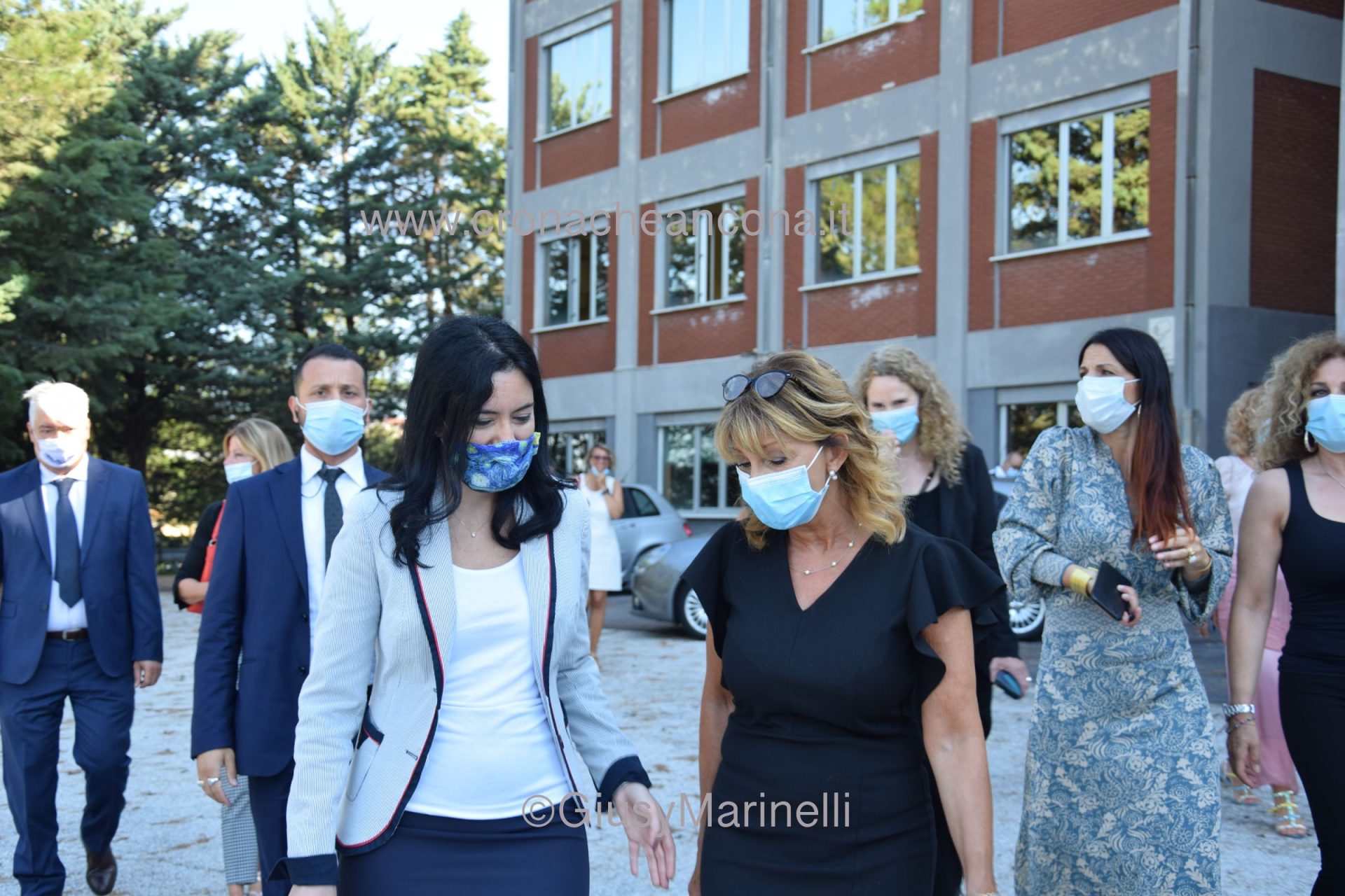 La ministra Azzolina ad Ancona: <br> «Classi pollaio? Nessun problema <br> Nelle Marche non sono la regola»