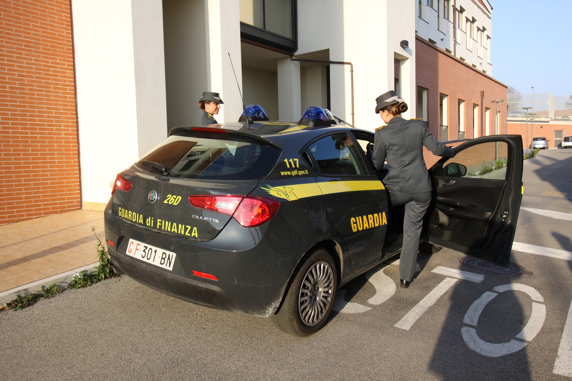 Prende il reddito di cittadinanza <br> ma ha 5 immobili <br> La Guardia di Finanza scova i “furbetti”