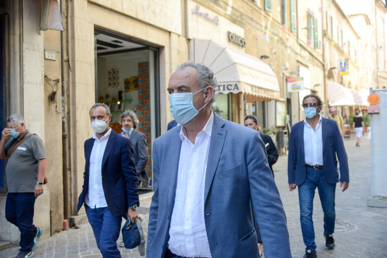 Legnini a colloquio col premier Conte: <br> «Piena disponibilità del Governo <br> ad accogliere il pacchetto sisma» Legnini a colloquio col premier Conte: <br> «Piena disponibilità del Governo <br> ad accogliere il pacchetto sisma»