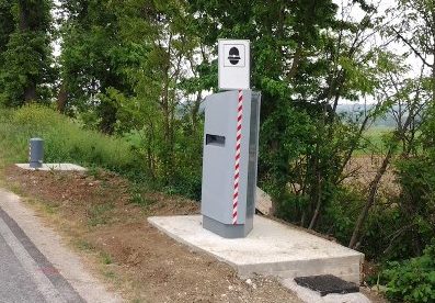 Multa record, automobilista “beccata” <br> dall’autovelox a 703 km/h: <br> «Un ricorso per non pagarla»