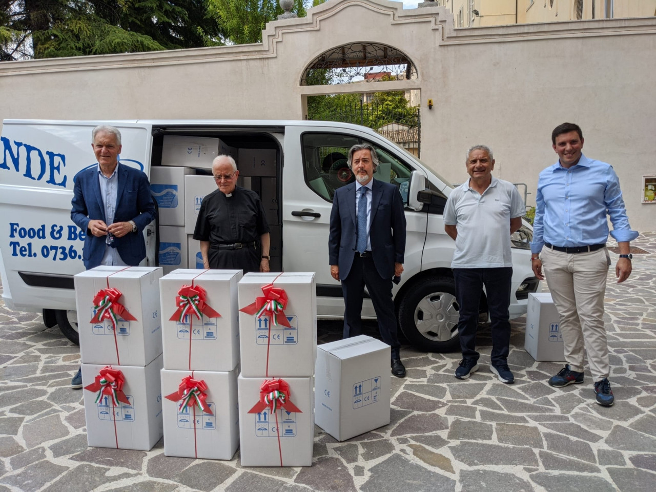 Da Forza Italia 150 pacchi alimentari <br> ai poveri di Ascoli e San Benedetto