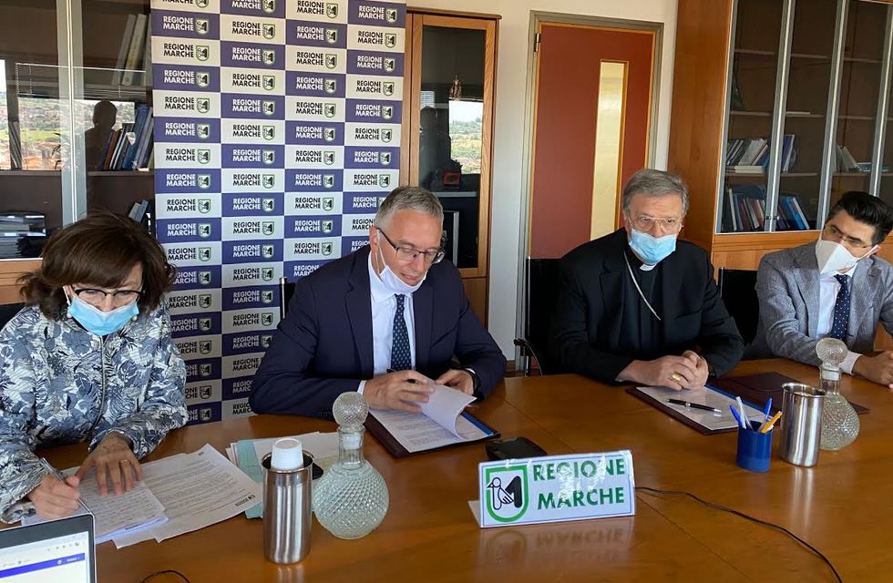 Fondi per riaprire 190 oratori, <br> monsignor Piero Coccia <br> e Luca Ceriscioli firmano l’intesa