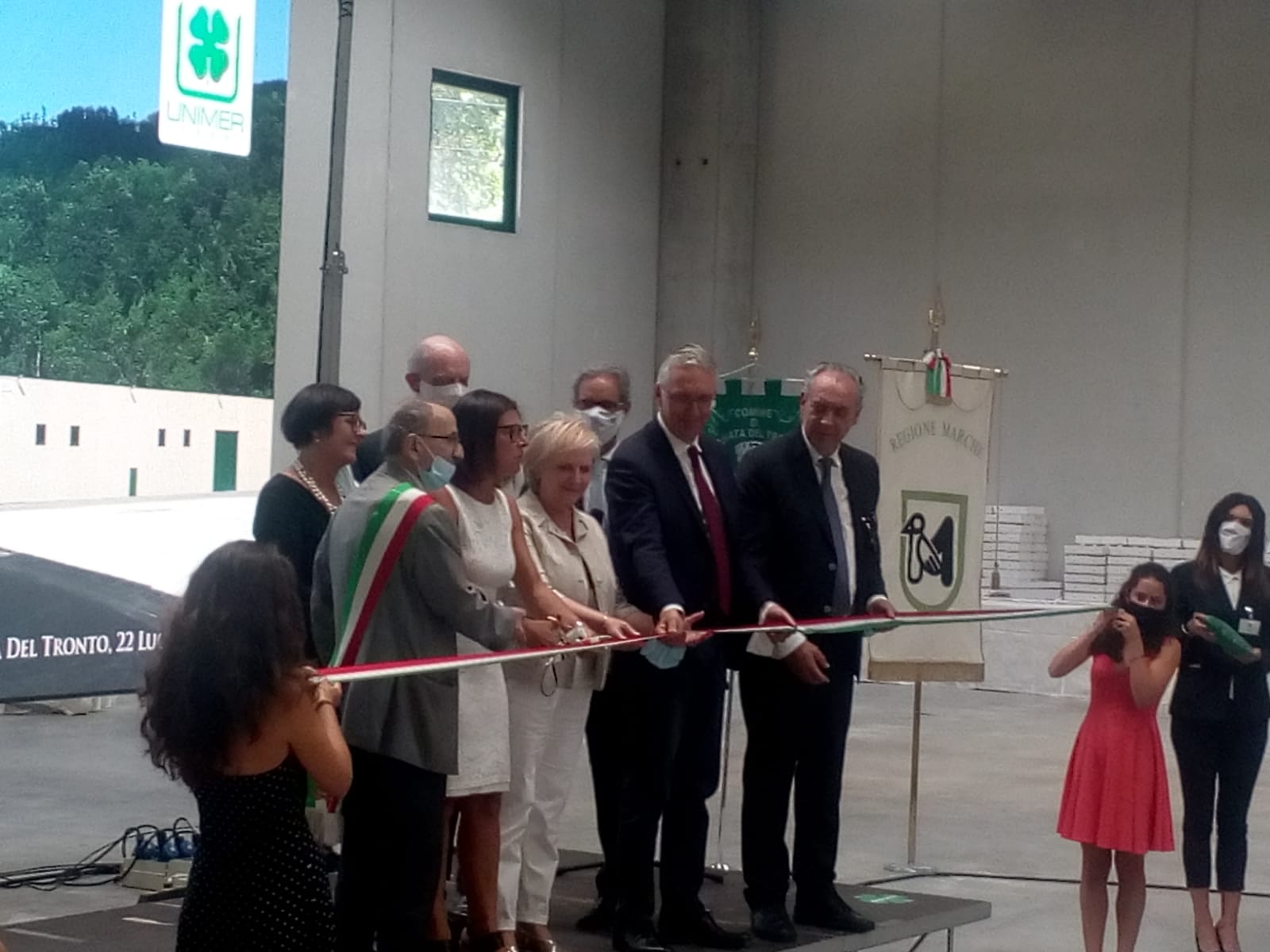 Il ministro De Micheli <br> inaugura la Unimer: <br> «A breve il commissario per la Salaria» <br> Spiragli per la terza corsia dell’A14