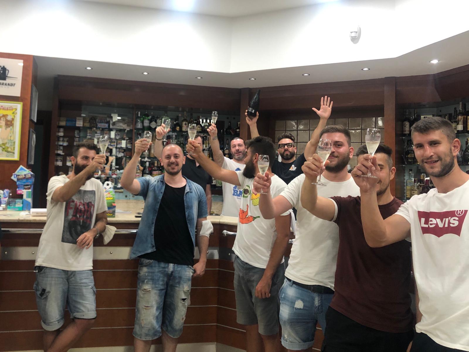 Ascoli, la salvezza vissuta nei bar: <br> la serata dei tifosi bianconeri
