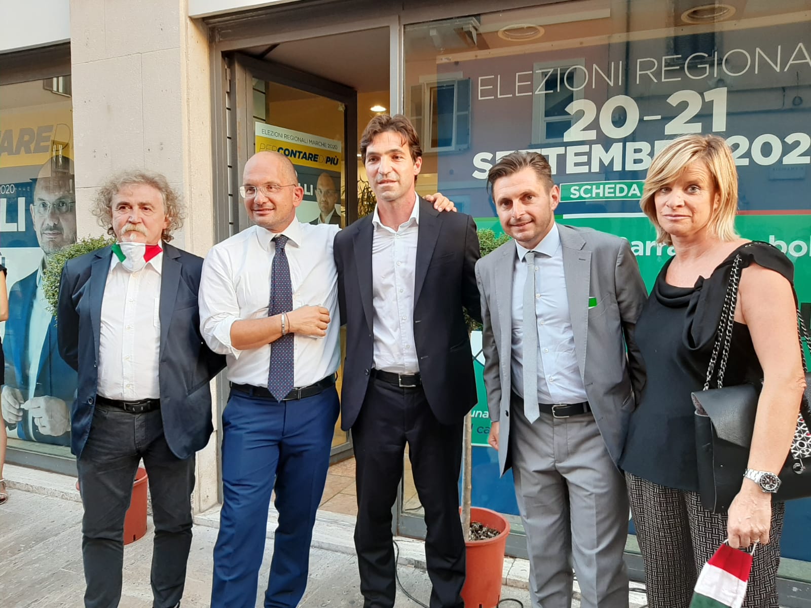 Elezioni, Castelli inaugura la sede: <br> «Combattiamo l’astensionismo e vinciamo»