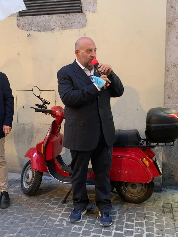 Elezioni, Antonini (Lega) apre la sede: <br> «Girerò i comuni sulla mia vespa»
