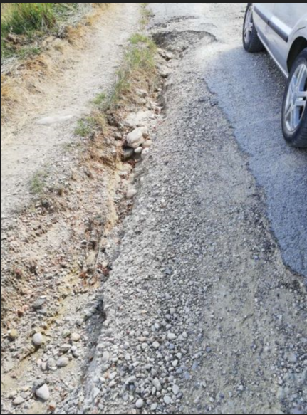 Strade rurali con buche e fango, <br> “Progetto paese”: «Il Comune <br> se ne infischia» <span> (Le foto) </span> Strade rurali con buche e fango, <br> “Progetto paese”: «Il Comune <br> se ne infischia» <span> (Le foto) </span>