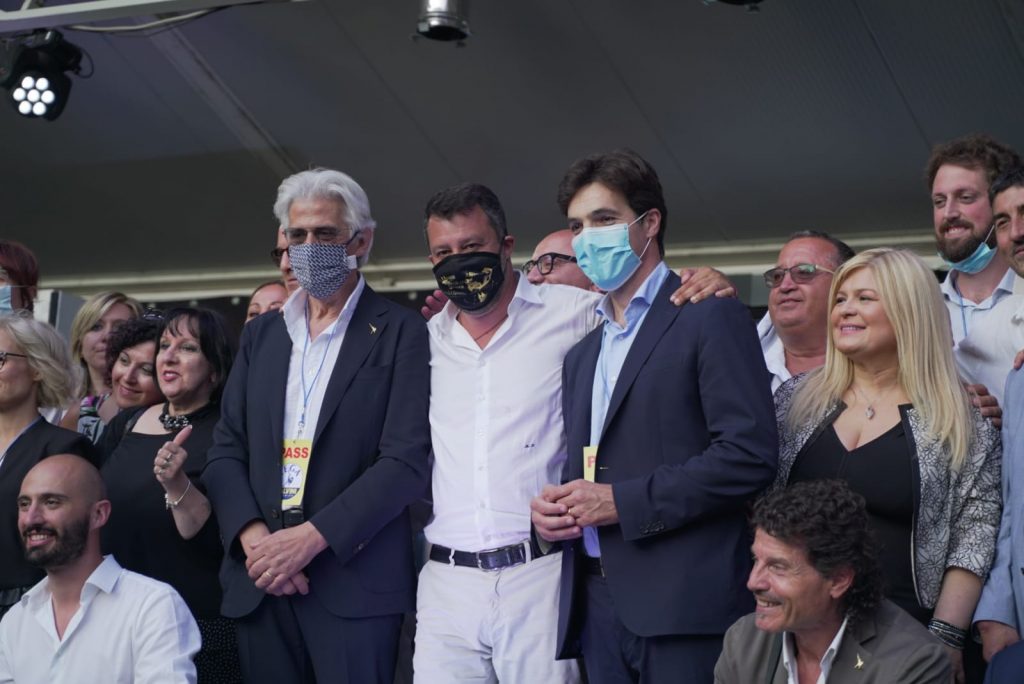 «Vinceremo nelle Marche e a Macerata» <br> Salvini benedice il duo Acquaroli-Parcaroli <br> e i 30 candidati alle Regionali <span> (Foto/Video) </span>