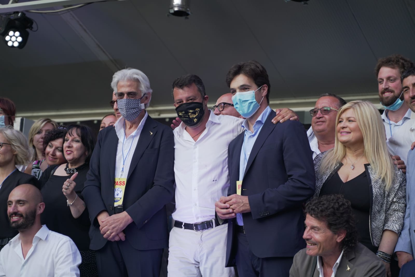 «Vinceremo nelle Marche e a Macerata» <br> Salvini benedice il duo Acquaroli-Parcaroli <br> e i 30 candidati alle Regionali <span> (Foto/Video) </span>