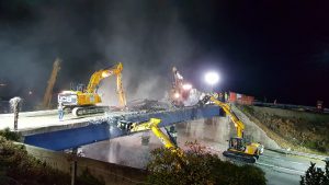 Demolito nella notte il cavalcavia <br> dell’A14 danneggiato <br> <span>(Foto e video) </span>