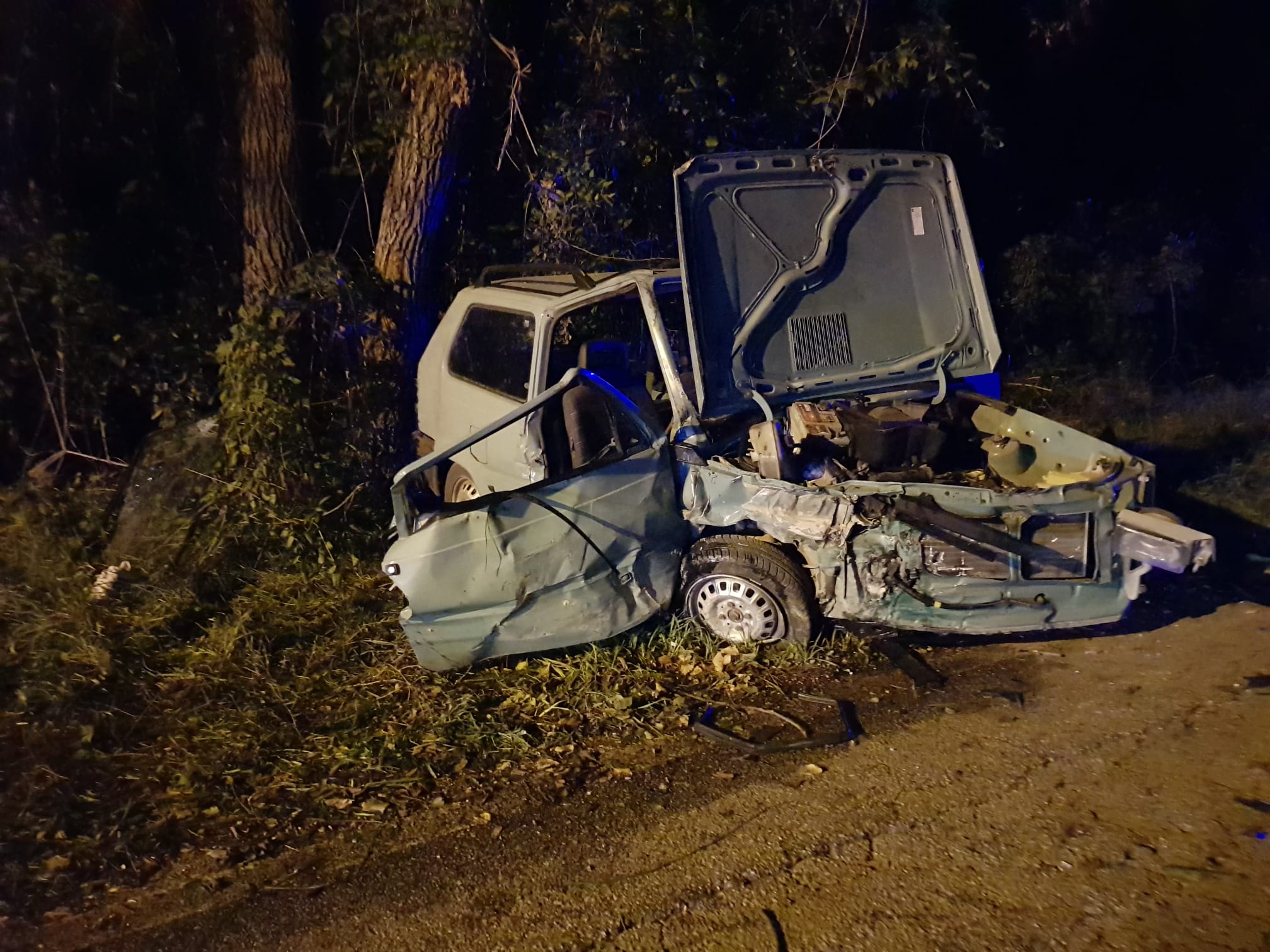 Pauroso schianto con l’auto:<br> muore un ragazzino, <br>gravissimo il padre