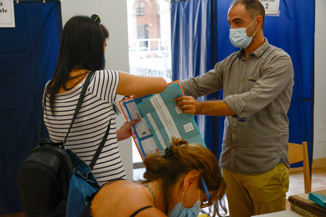 Regionali, affluenza al 32,94% <br> Il referendum è al 36,65%