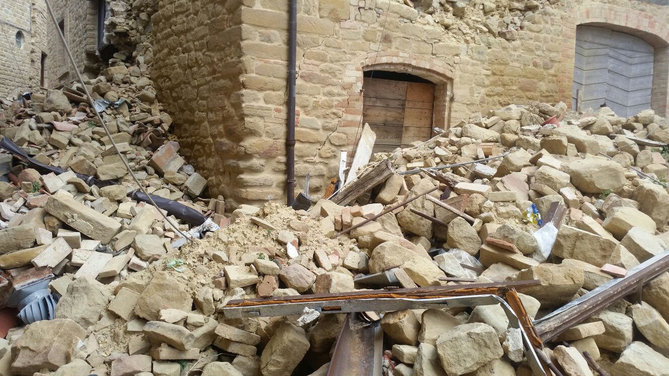 Macerie del sisma, i conti non tornano: <br> pochi controlli e il ritardo si accumula Macerie del sisma, i conti non tornano: <br> pochi controlli e il ritardo si accumula