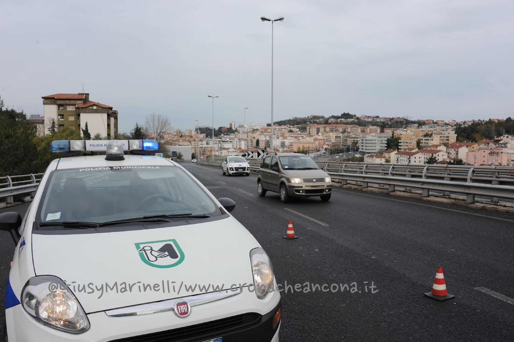 Rischia di partorire in auto, <br> scortata in ospedale dai vigili